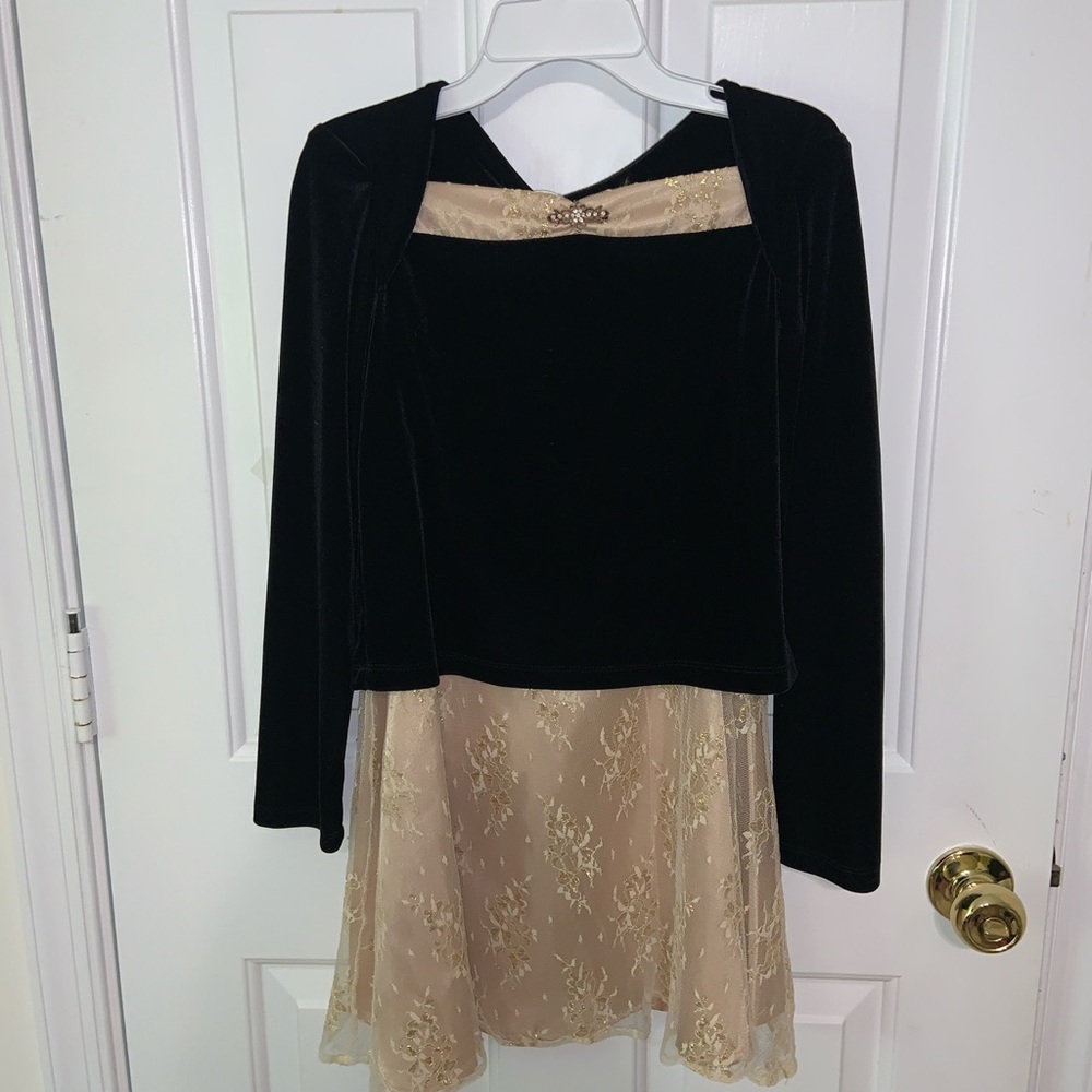 ❌SOLD❌Black and gold children’s skirt and top